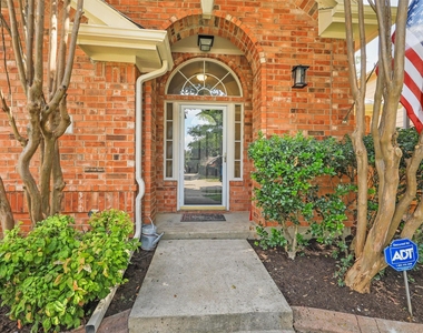 2709 Vail Drive - Photo Thumbnail 2