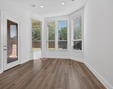 4317 Sanctuary Drive - Photo Thumbnail 8