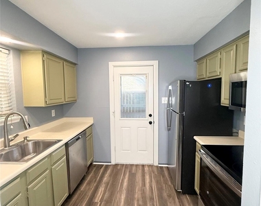 10650 Steppington Drive - Photo Thumbnail 6