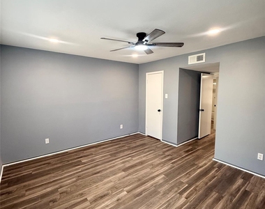 10650 Steppington Drive - Photo Thumbnail 12
