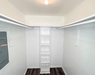 10650 Steppington Drive - Photo Thumbnail 13