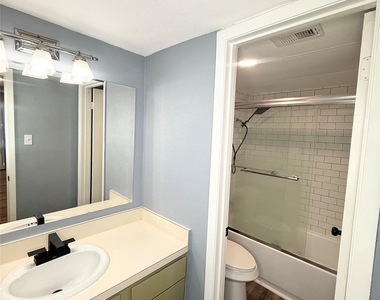10650 Steppington Drive - Photo Thumbnail 8
