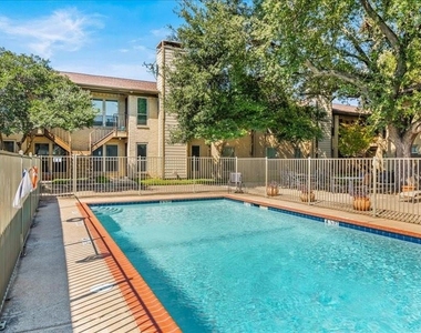 10650 Steppington Drive - Photo Thumbnail 15