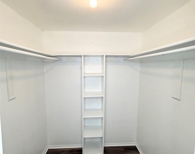 10650 Steppington Drive - Photo Thumbnail 11