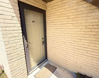 10650 Steppington Drive - Photo Thumbnail 2