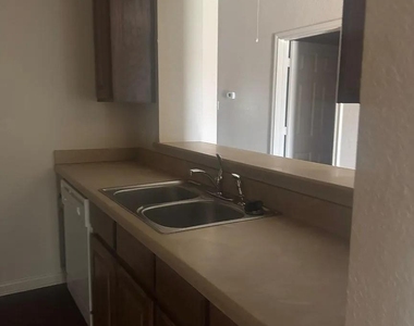 2208 Breezy Drive - Photo Thumbnail 3