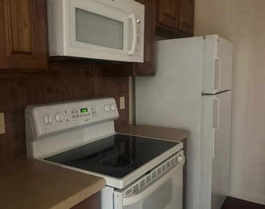 2208 Breezy Drive - Photo Thumbnail 4