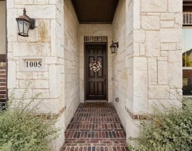1005 Benbrook Trail - Photo Thumbnail 2