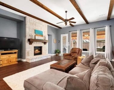 1005 Benbrook Trail - Photo Thumbnail 14