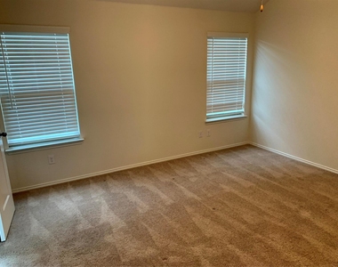 2444 Larimar Drive - Photo Thumbnail 12