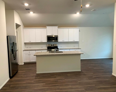 2444 Larimar Drive - Photo Thumbnail 6