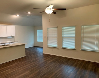 2444 Larimar Drive - Photo Thumbnail 7
