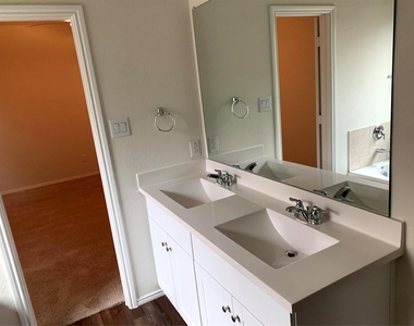 2444 Larimar Drive - Photo Thumbnail 18