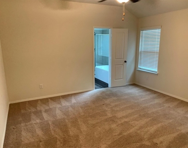2444 Larimar Drive - Photo Thumbnail 11