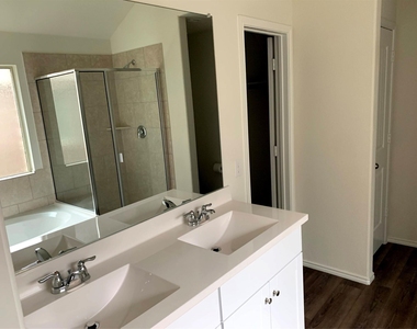 2444 Larimar Drive - Photo Thumbnail 13