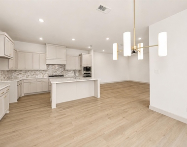 320 Walker Parkway - Photo Thumbnail 11
