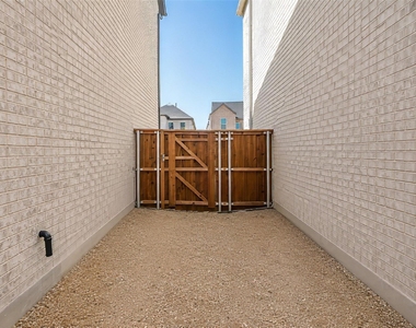 320 Walker Parkway - Photo Thumbnail 36