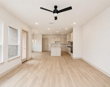 320 Walker Parkway - Photo Thumbnail 6