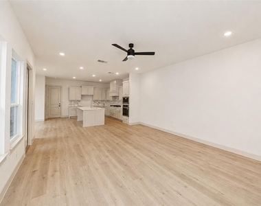 320 Walker Parkway - Photo Thumbnail 5
