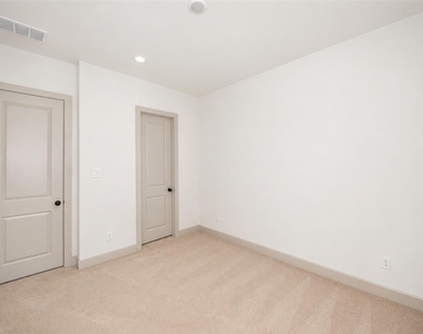 320 Walker Parkway - Photo Thumbnail 16