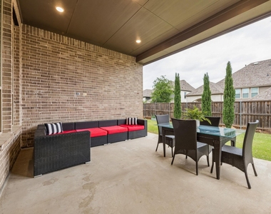 1950 Foxglen Drive - Photo Thumbnail 29