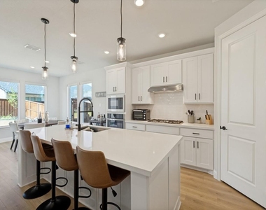 1624 Goldenrod Drive - Photo Thumbnail 3
