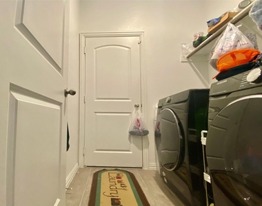 332 Paloma Street - Photo Thumbnail 8