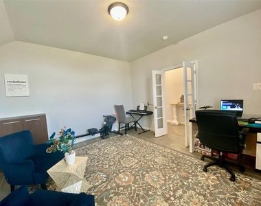 332 Paloma Street - Photo Thumbnail 5