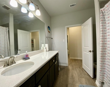 332 Paloma Street - Photo Thumbnail 12