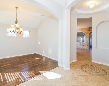 206 Lavaca Drive - Photo Thumbnail 8