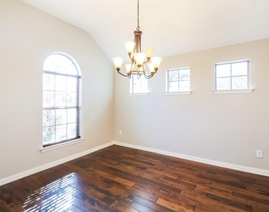 206 Lavaca Drive - Photo Thumbnail 6