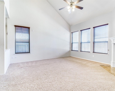 9400 Harrell Drive - Photo Thumbnail 8