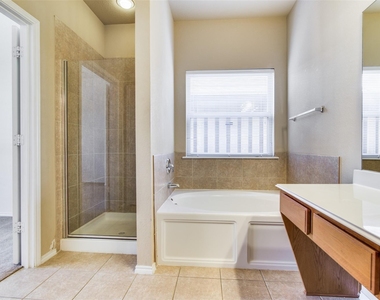 9400 Harrell Drive - Photo Thumbnail 12