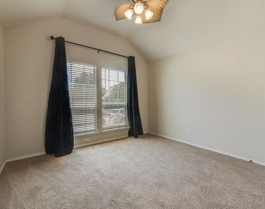 112 Singletree Lane - Photo Thumbnail 18