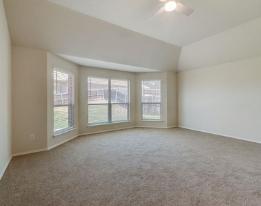 112 Singletree Lane - Photo Thumbnail 11