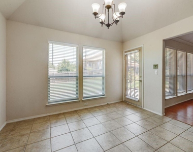 112 Singletree Lane - Photo Thumbnail 8