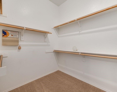 112 Singletree Lane - Photo Thumbnail 16