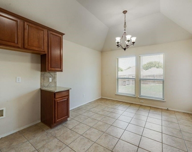 112 Singletree Lane - Photo Thumbnail 10