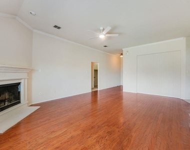 112 Singletree Lane - Photo Thumbnail 6