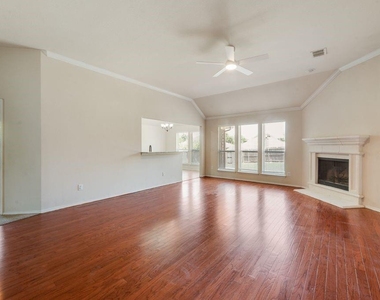 112 Singletree Lane - Photo Thumbnail 5
