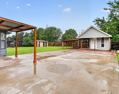 516 Post Oak Lane - Photo Thumbnail 4
