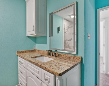516 Post Oak Lane - Photo Thumbnail 3