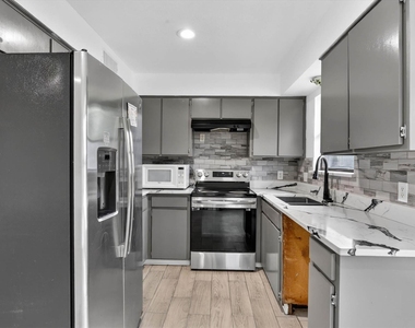 516 Post Oak Lane - Photo Thumbnail 2