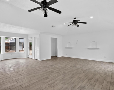 516 Post Oak Lane - Photo Thumbnail 1
