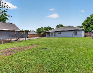 516 Post Oak Lane - Photo Thumbnail 5