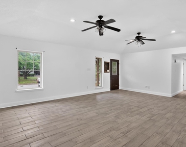 516 Post Oak Lane - Photo Thumbnail 10