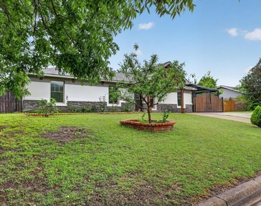516 Post Oak Lane - Photo Thumbnail 12