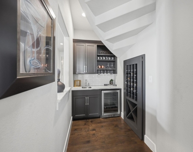 1410 Devonshire Drive - Photo Thumbnail 15