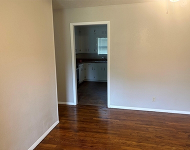 404 W Heron Street - Photo Thumbnail 6