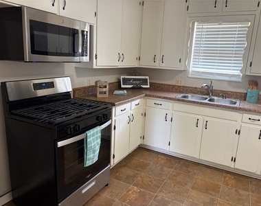 404 W Heron Street - Photo Thumbnail 9